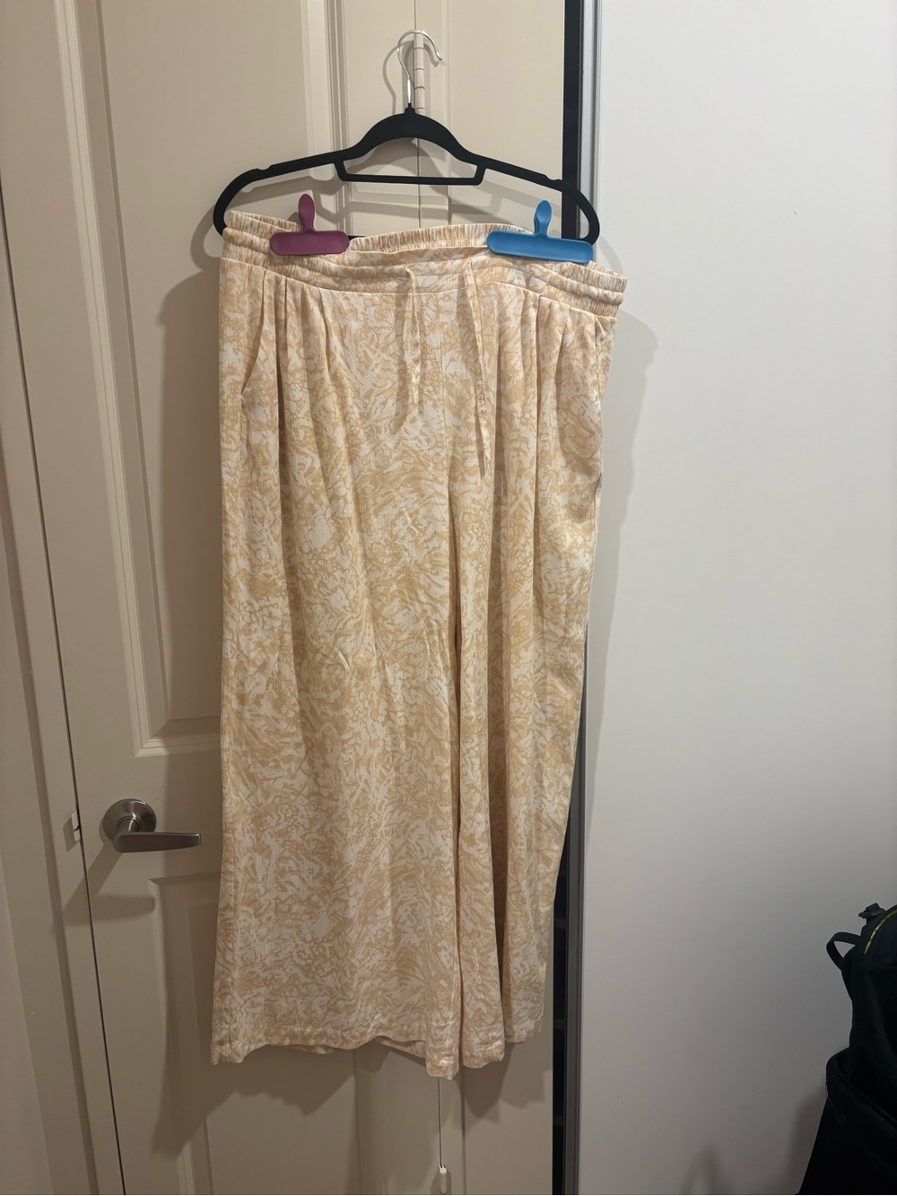 Light Yellow/Beige/White relaxed pants
